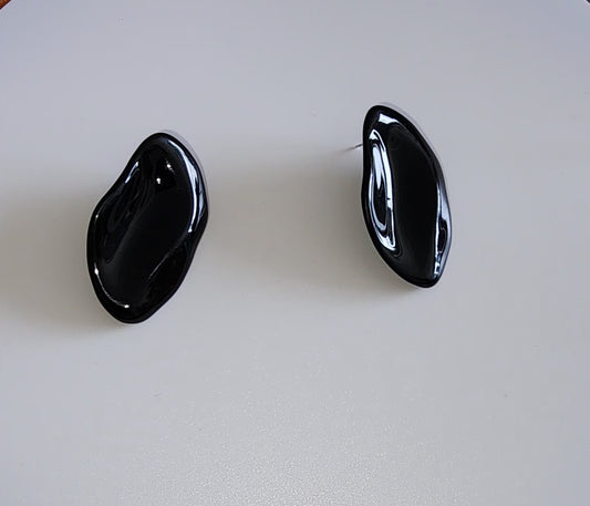 Black stud lightweight earrings