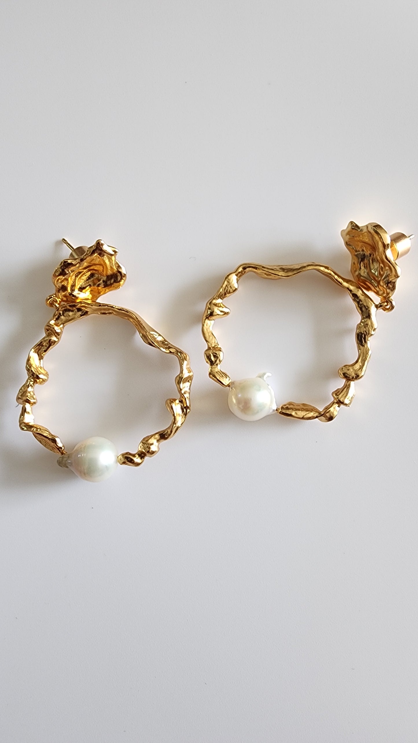 Dangling hoop pearl earrings