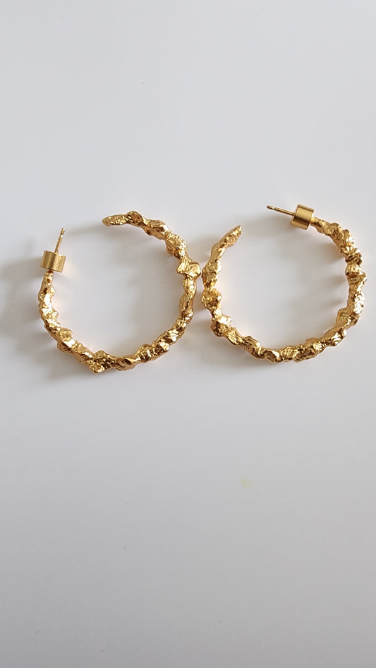 Gold lightweight hoop earrings